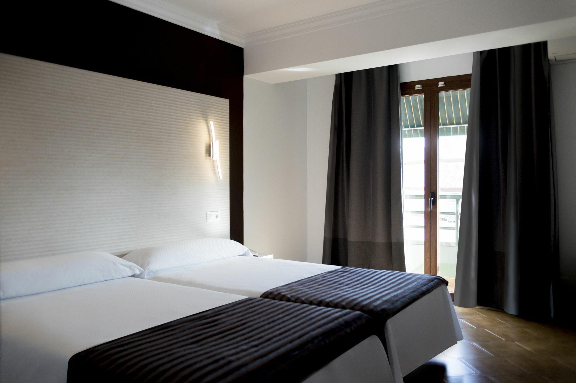Hostal Alhambra - Adults Only Nerja Kültér fotó